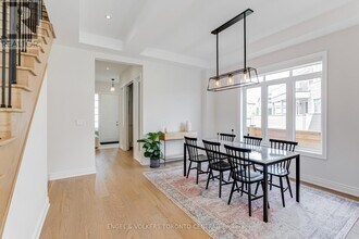 89 Maple Fields Cir in Aurora, ON - Building Photo - Building Photo