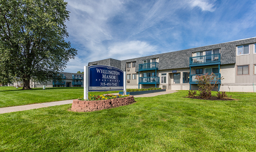 Wellington Manor Apartments in Liverpool, NY - Building Photo