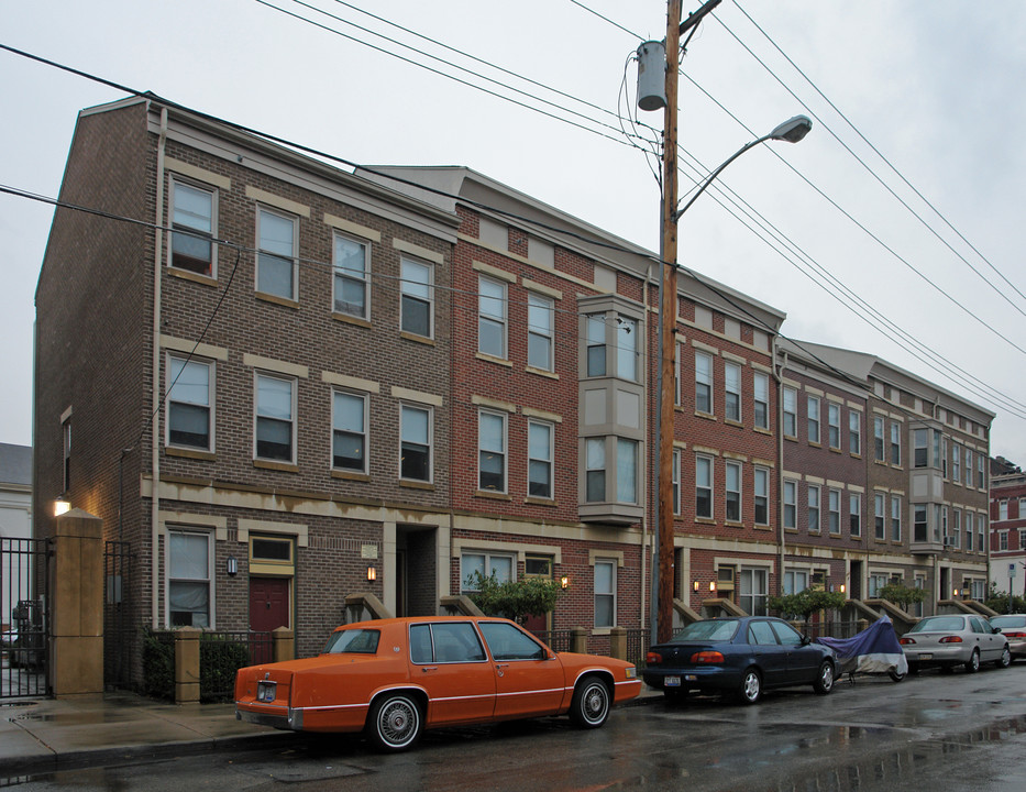 1218 Walnut St in Cincinnati, OH - Building Photo