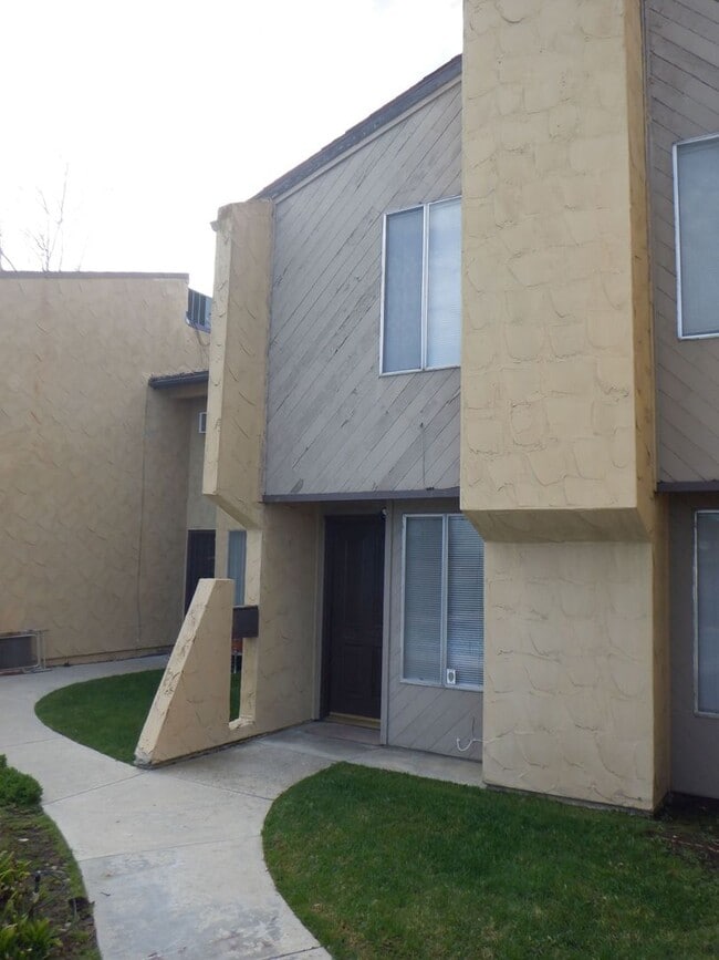 18241 Saint Andrews Dr in Tehachapi, CA - Building Photo - Building Photo