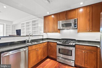 513 W Broad St, Unit 412 in Falls Church, VA - Building Photo - Building Photo