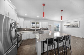 1140 Hope St in Centerton, AR - Building Photo - Building Photo