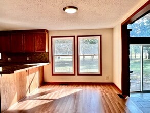 1047 Oak Dr in Altoona, WI - Building Photo - Building Photo