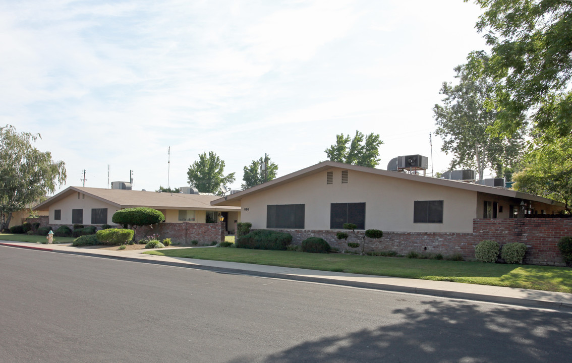 990-1030 N Villa Ave in Dinuba, CA - Building Photo