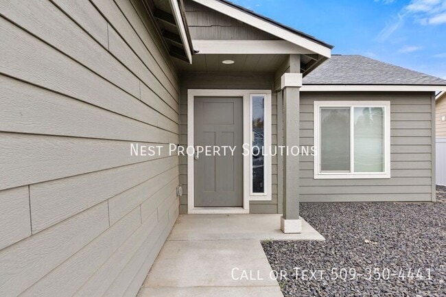 322 W 6th St in Warden, WA - Building Photo - Building Photo