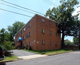 5215 B St SE in Washington, DC - Foto de edificio - Building Photo