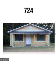 724 Searcy Ave in Griffin, GA - Building Photo