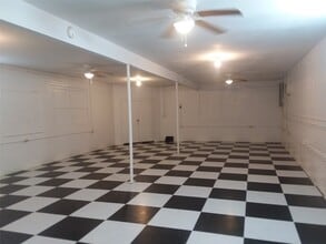 701 E 6th St in Sweeny, TX - Foto de edificio - Building Photo