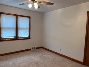 8225 W Hayes Ave in West Allis, WI - Building Photo - Building Photo