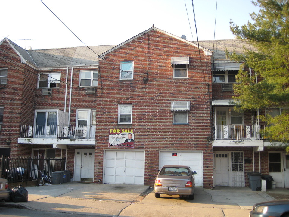 5770 Xenia St in Corona, NY - Foto de edificio