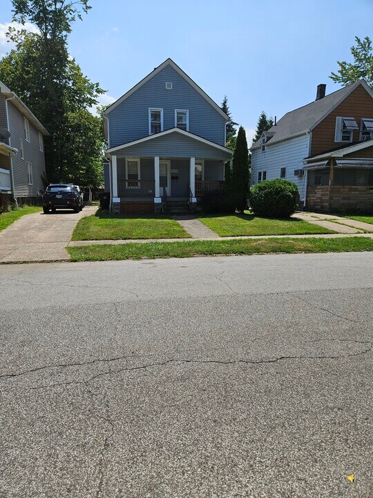 15316 Lucknow Ave in Cleveland, OH - Foto de edificio