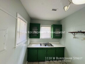 1110 W Burdeshaw St in Dothan, AL - Building Photo - Building Photo