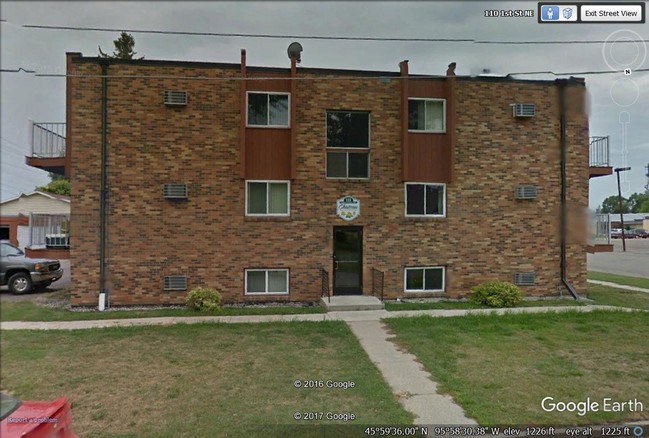 Elbow Lake Apartments