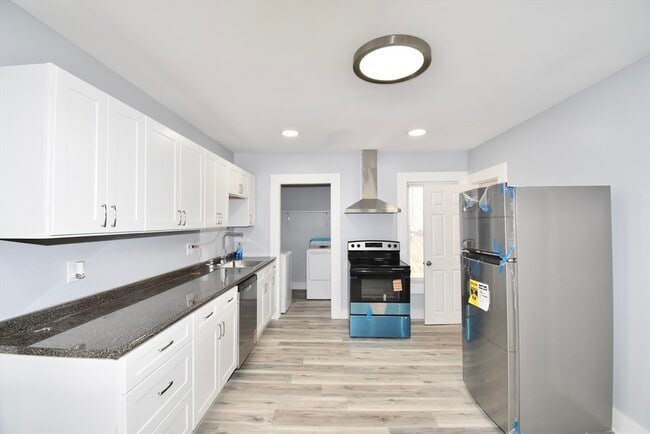 30 Day St in West Springfield, MA - Building Photo - Building Photo