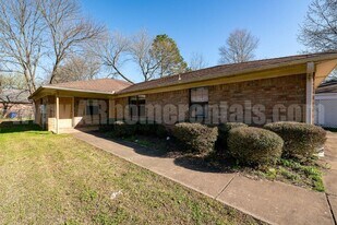 114 S Mitchell St in Conway, AR - Building Photo