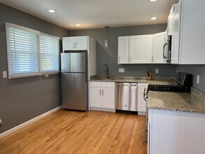 1124 Emerald St, Unit 2 in Madison, WI - Building Photo - Building Photo