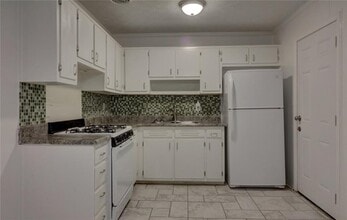 10252 Foxfire Terrace in Jonesboro, GA - Building Photo - Building Photo