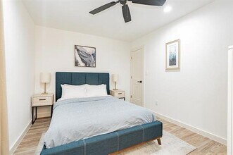 601 N Ewing Ave in Dallas, TX - Foto de edificio - Building Photo