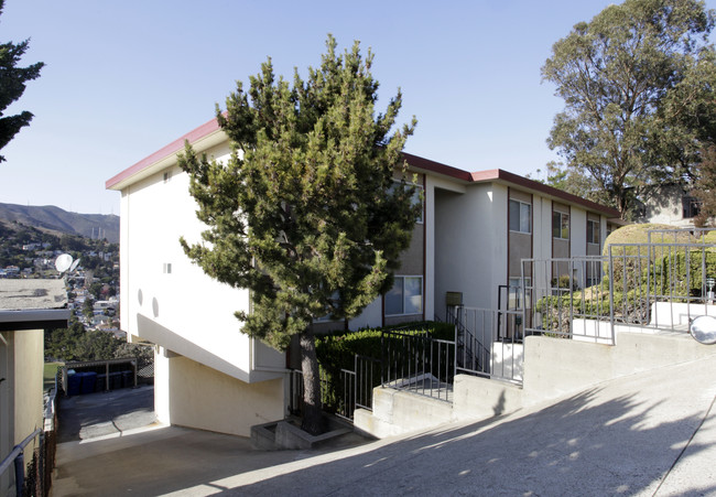 Thomas Veiw Apartments in Brisbane, CA - Building Photo - Building Photo