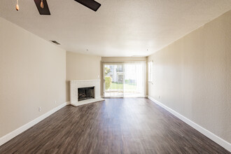 Laurel Creek in Fairfield, CA - Building Photo - Interior Photo