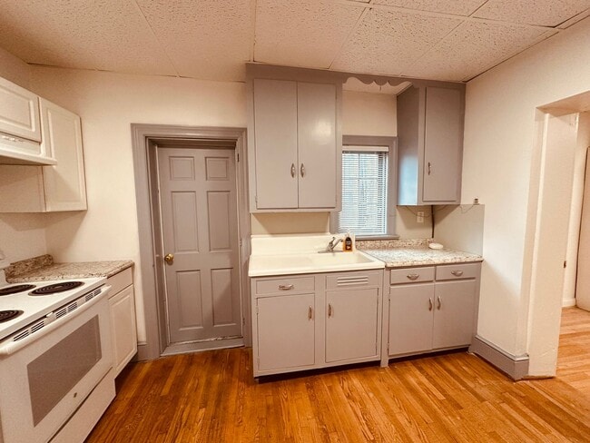 102 E King St in York, PA - Building Photo - Building Photo