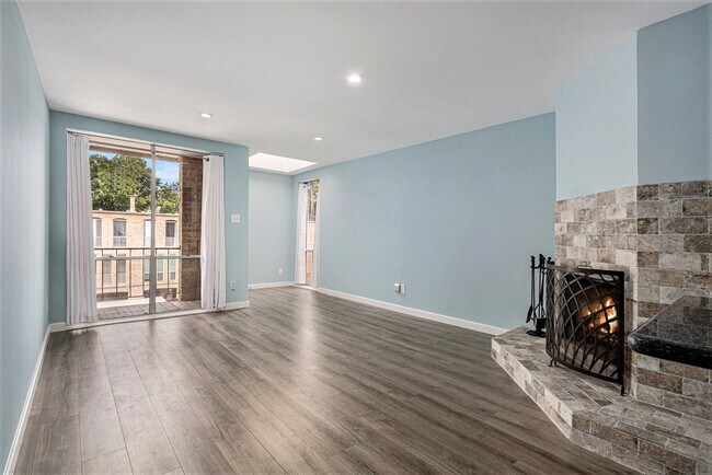 4633 Wild Indigo St in Houston, TX - Building Photo - Building Photo