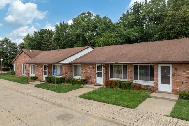 Masonic Estates in Warren, MI - Building Photo - Building Photo