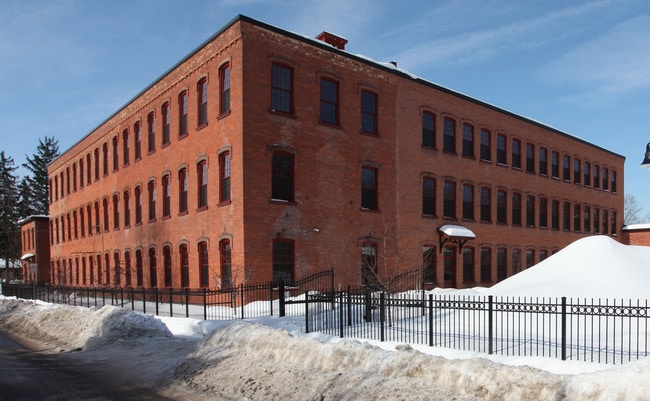 Logan Park Lofts in Auburn, NY - Foto de edificio - Building Photo