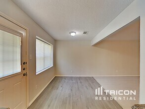 537 Greenway Dr in Saginaw, TX - Building Photo - Building Photo