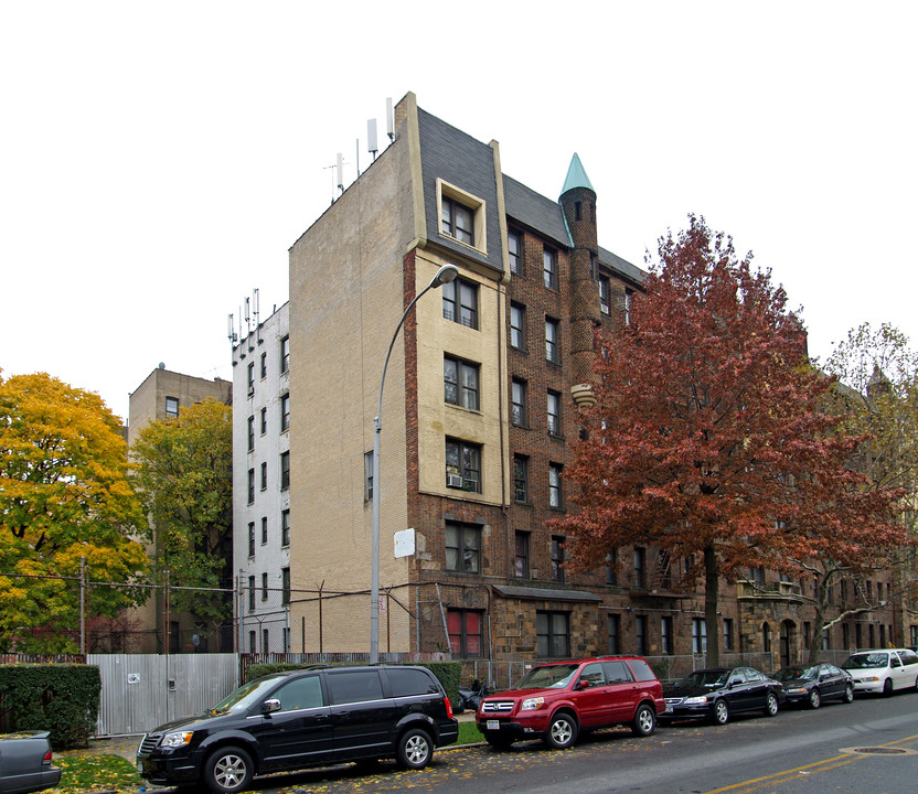 100 Lefferts Avenue in Brooklyn, NY - Building Photo