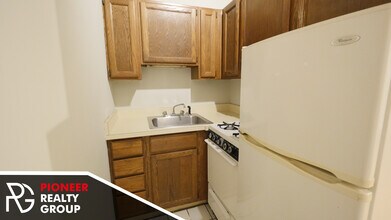 515 W Melrose St, Unit 511-108 in Chicago, IL - Foto de edificio - Building Photo