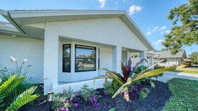 5468 Wilkinson Rd in Sarasota, FL - Building Photo - Building Photo