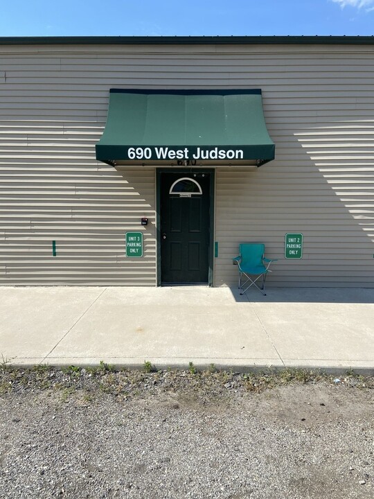 690 W Judson St in Carbon Hill, IL - Building Photo