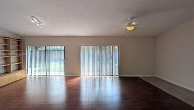 10140 Torchwood Ave in Plantation, FL - Building Photo - Building Photo