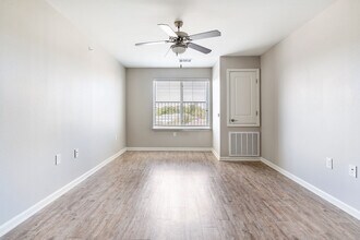 Sansom Pointe Senior in Sansom Park, TX - Building Photo - Building Photo