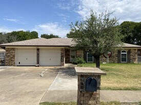 1122 Rhonda Lee St in Copperas Cove, TX - Building Photo