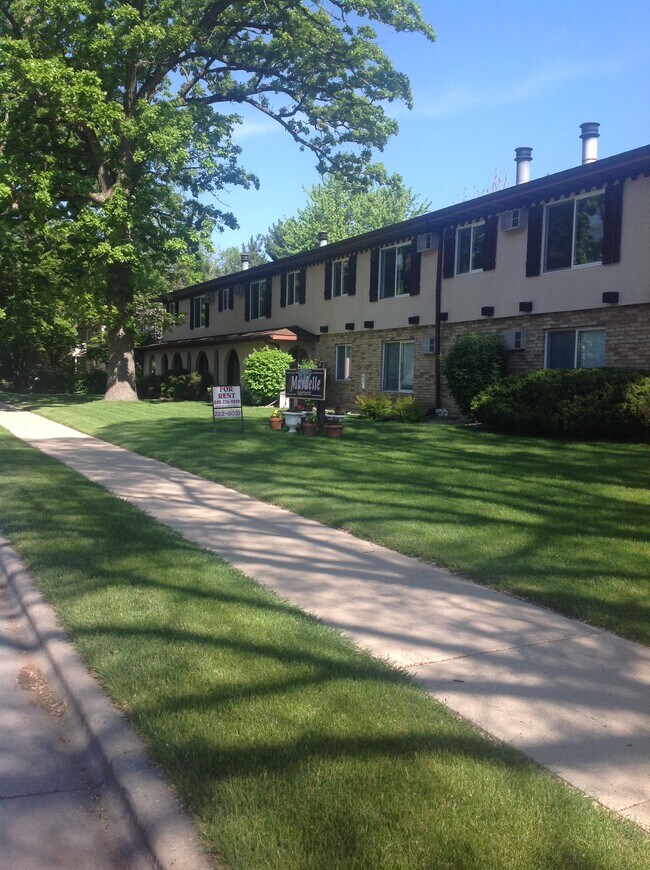 416 Femrite Dr Apartments and Nearby Monona Apartments For Rent