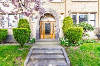 Dixonian in Seattle, WA - Building Photo - Building Photo