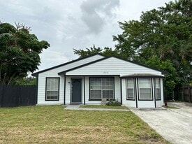 10553 Aquarius Ln in Royal Palm Beach, FL - Building Photo