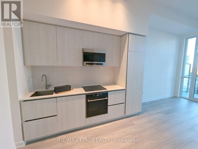 110 Broadway Ave in Toronto, ON - Building Photo - Building Photo