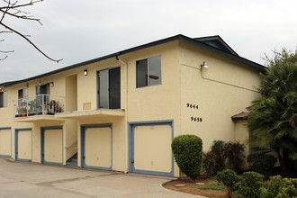 Lakeridge Apartments in Lakeside, CA - Building Photo - Building Photo