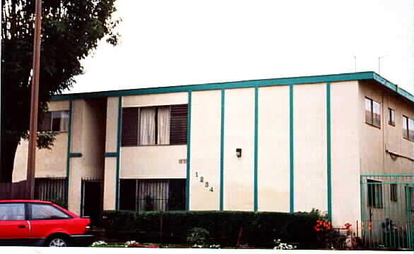 1234 E Borchard Ave in Santa Ana, CA - Building Photo - Building Photo