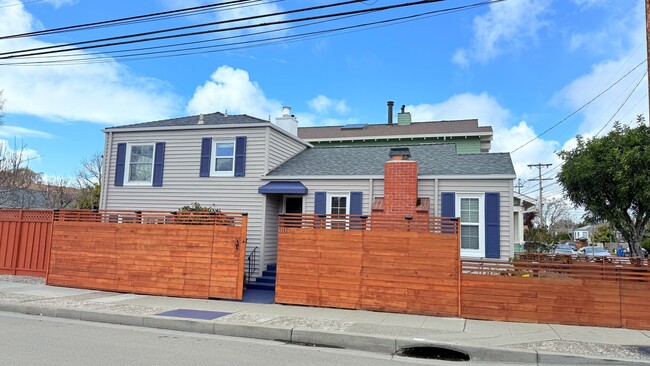 1147 Peach St in Alameda, CA - Building Photo - Building Photo