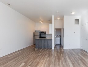 2700 N W Ave, Unit 202 in Chicago, IL - Building Photo - Building Photo