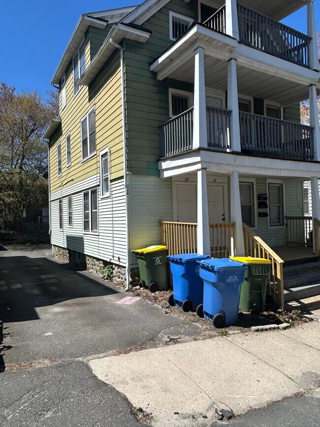 18 Eastwood Ave in Waterbury, CT - Building Photo - Building Photo