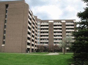 Park Plaza Apartments in Lincoln Park, MI - Foto de edificio - Building Photo