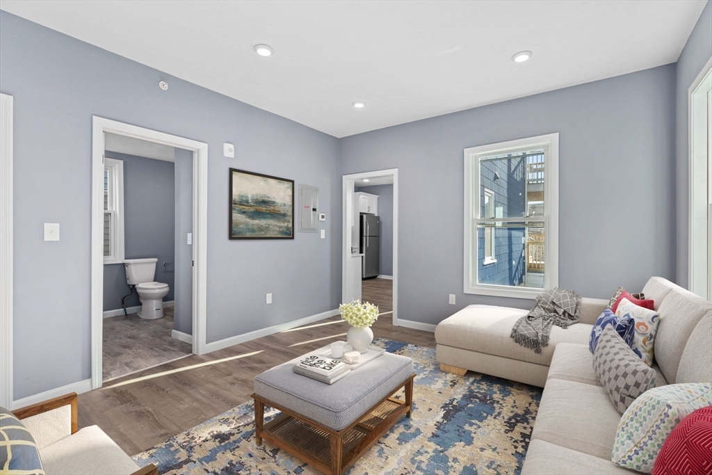 167 Lexington St in Boston, MA - Building Photo