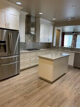 2080 Henderson Way in Lodi, CA - Building Photo - Building Photo