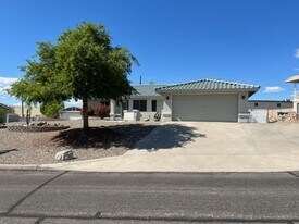3709 Hollister Dr in Lake Havasu City, AZ - Building Photo