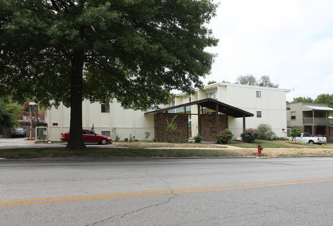 Belmont Plaza in Kansas City, MO - Foto de edificio - Building Photo